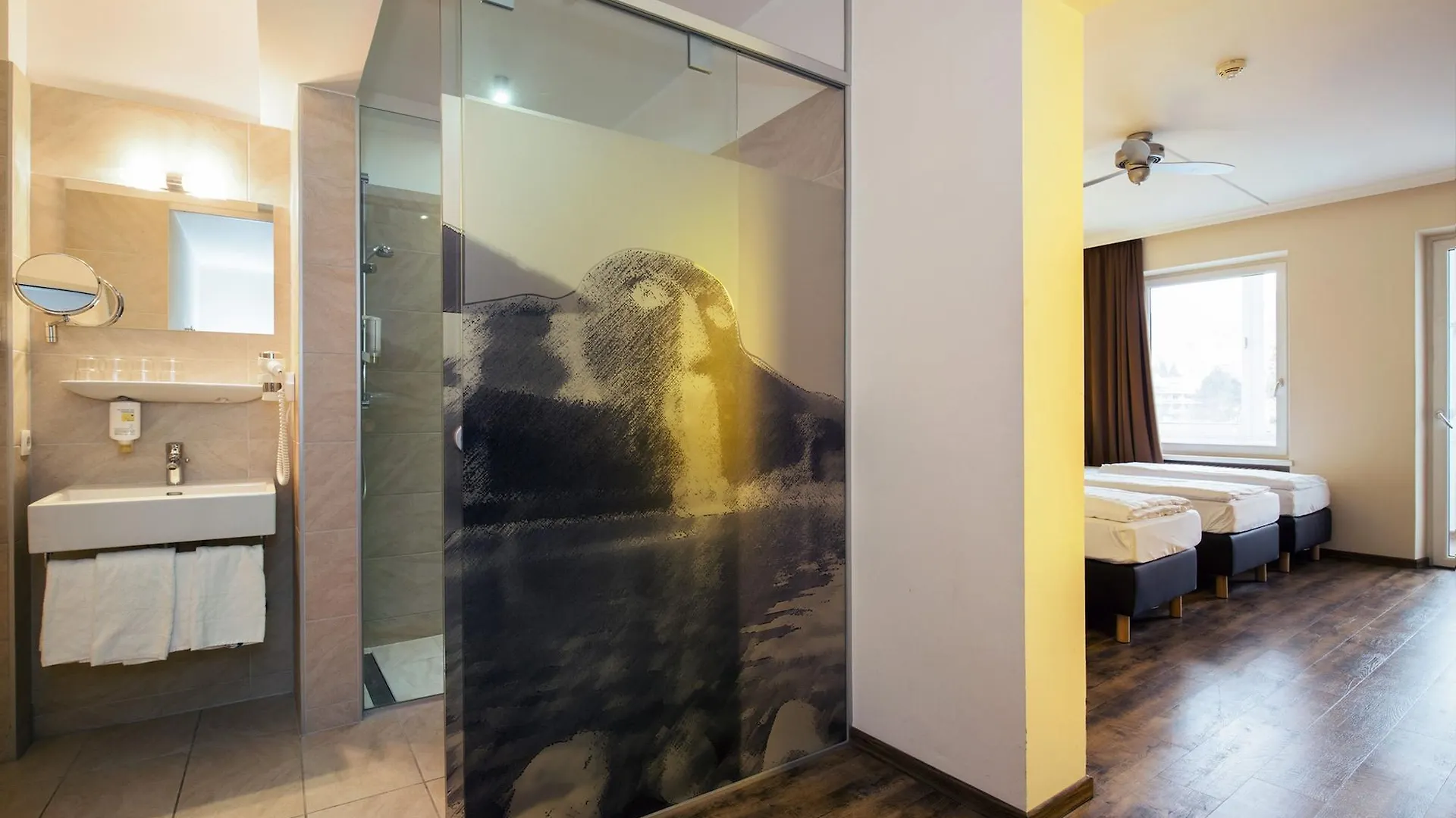 Basic Hotel Innsbruck 3*,